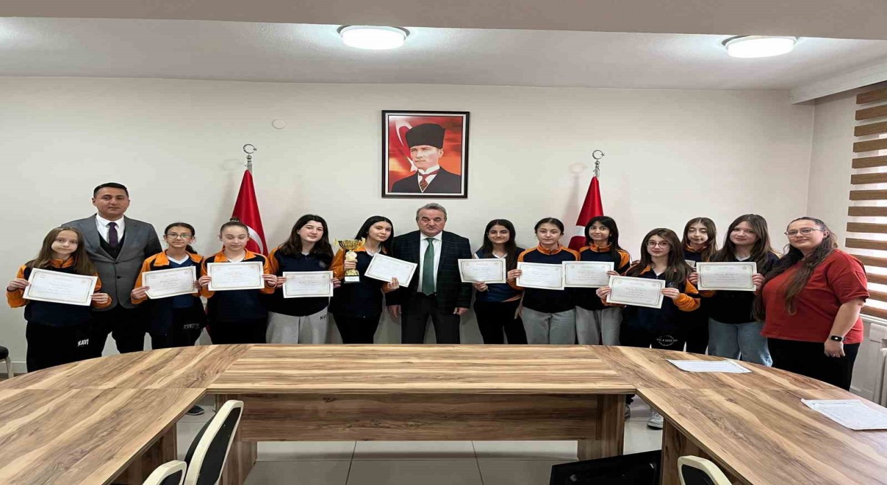 Bozüyükte sporun yıldızları ödüllendirildi