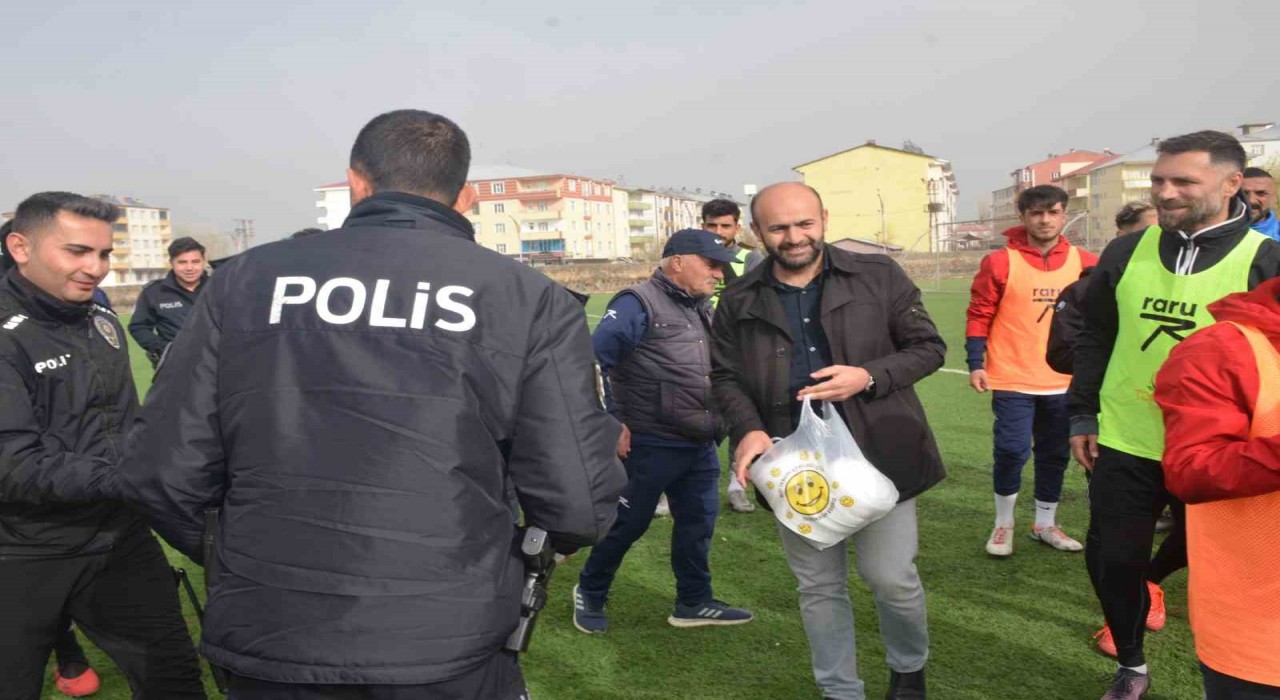 Bulanıkta ihbara giden polislere pasta sürprizi