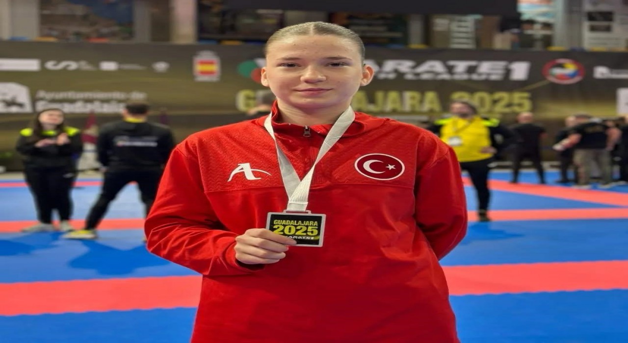 Bursa Büyükşehir Belediyespor Nisanur Çakırdan gümüş madalya