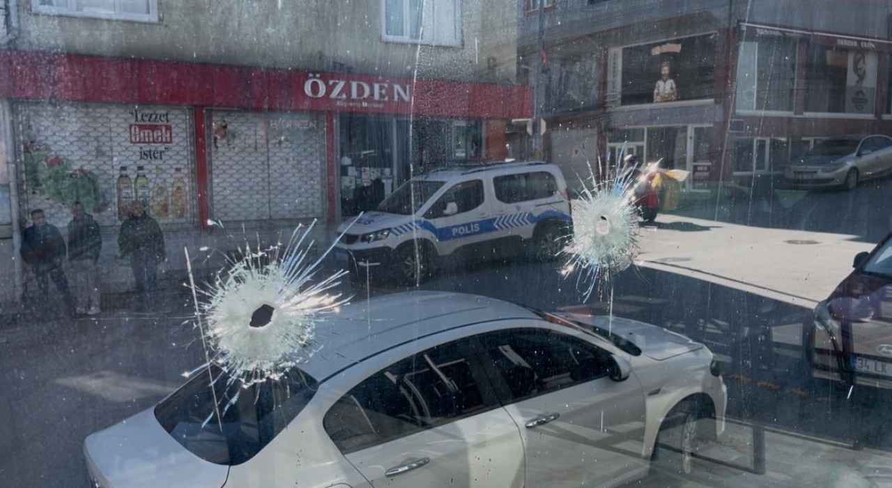 Bursada bir şüpheli sabah saatlerinde iş yeri kurşunlayıp kaçtı