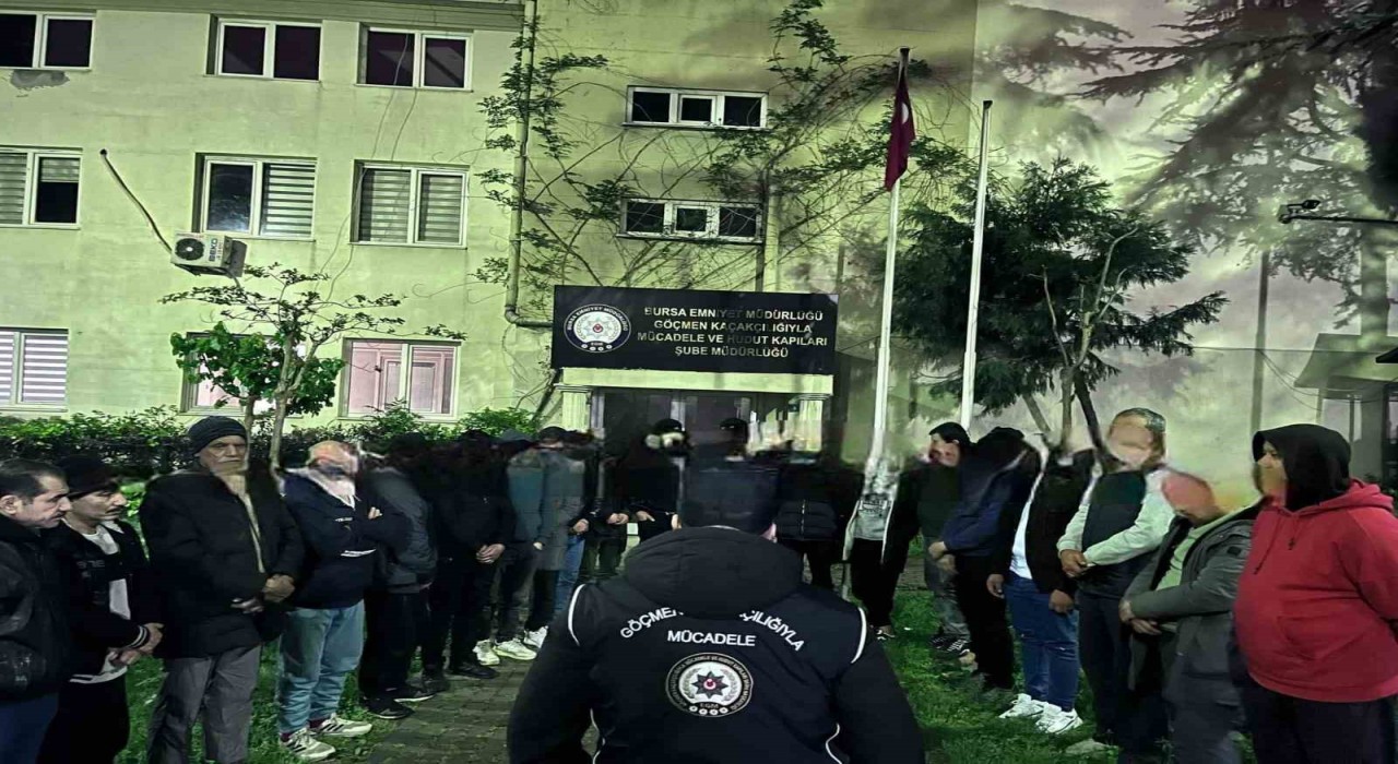 Bursada göçmen kaçakçılığı operasyonu: 2 şüpheli, 21 kaçak göçmen yakalandı