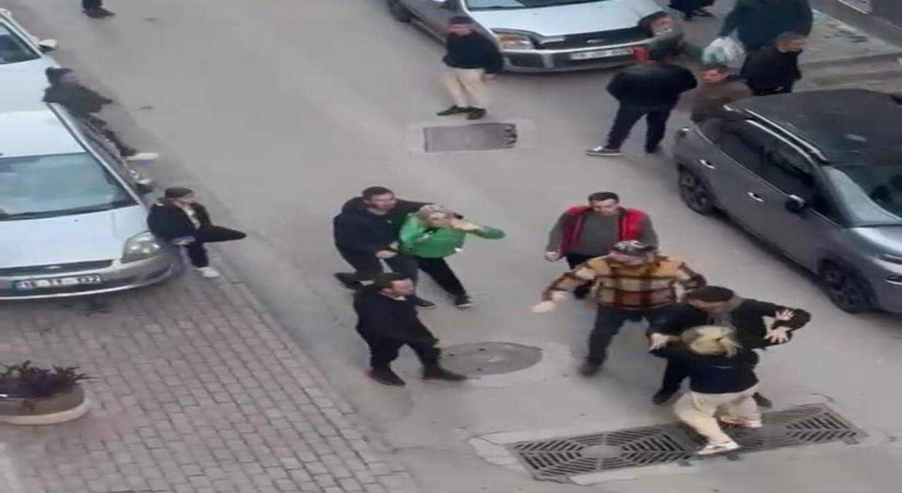 Bursada kadınlar birbirine girdi, mahalleli zor ayırdı