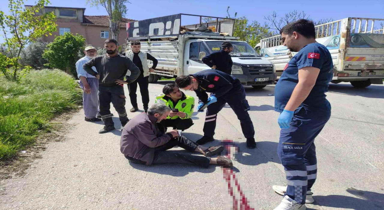 Bursada kamyonetle çarpışan motosikletteki çift yaralandı