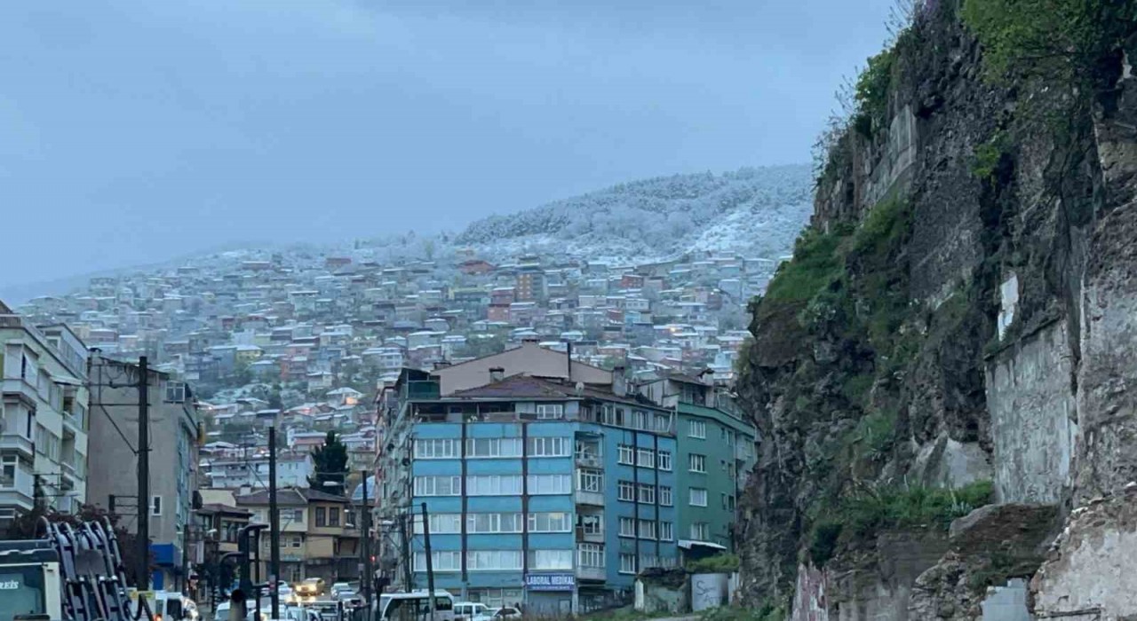 Bursada nisan ayında kar sürprizi