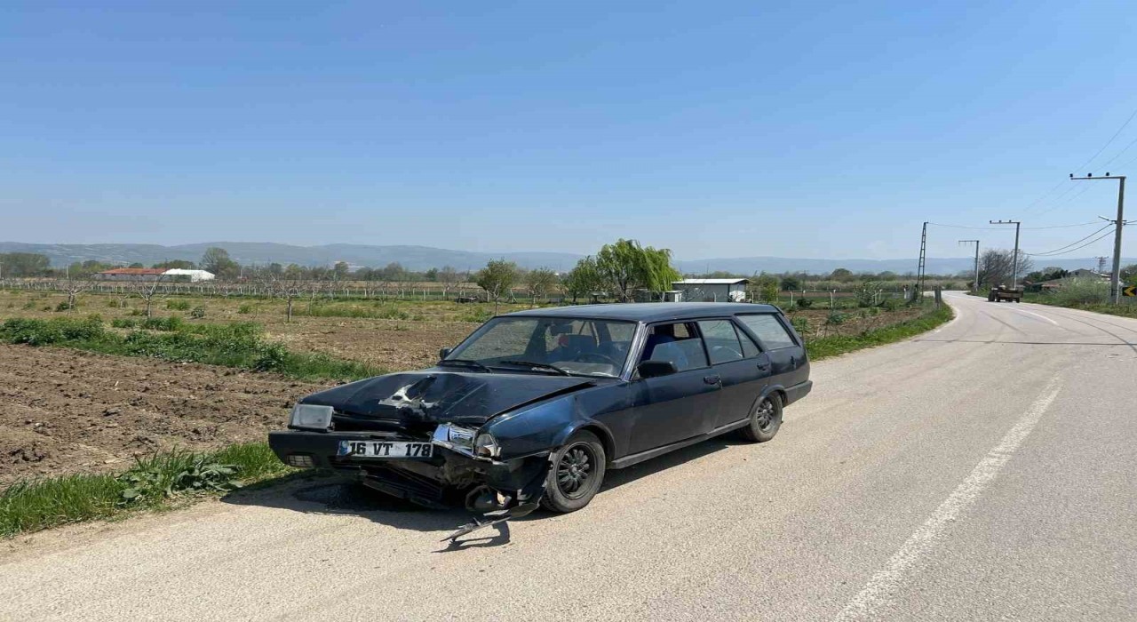 Bursada otomobil tarlaya uçtu: 1 yaralı
