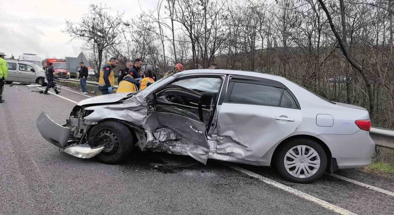 Bursada trafik kazası: 3 kişi yaralandı