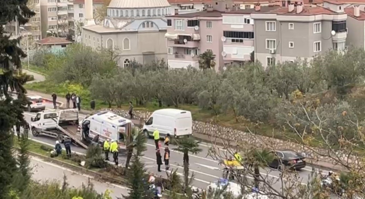 Bursada vakayı hastaneye yetiştirmeye çalışan ambulans takla attı