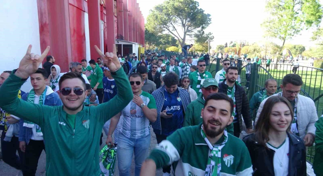 Bursaspor, Balıkesirden şampiyon ayrıldı