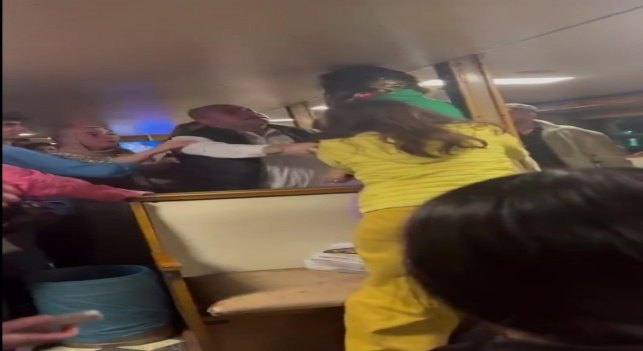 Büyükada vapurunda kadın yolcuların kavgası kamerada