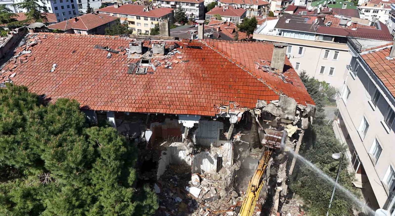 Büyükçekmecede depremde yıkılma riski taşıyan 35 daire yıkıldı