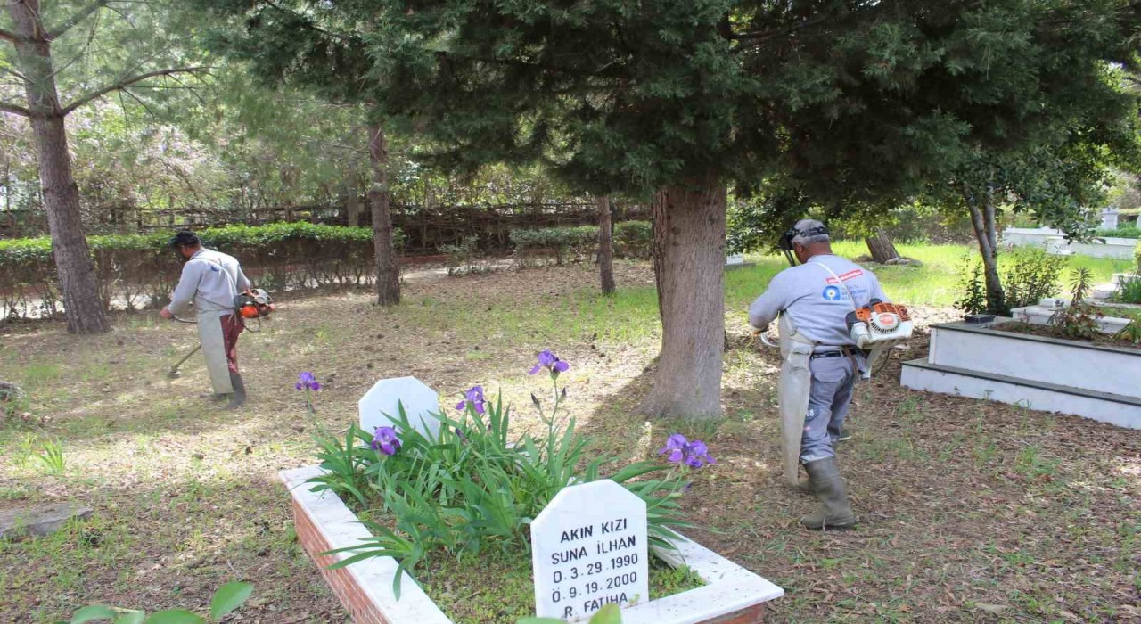 Büyükşehirden mezarlıklarda bakım onarım çalışması