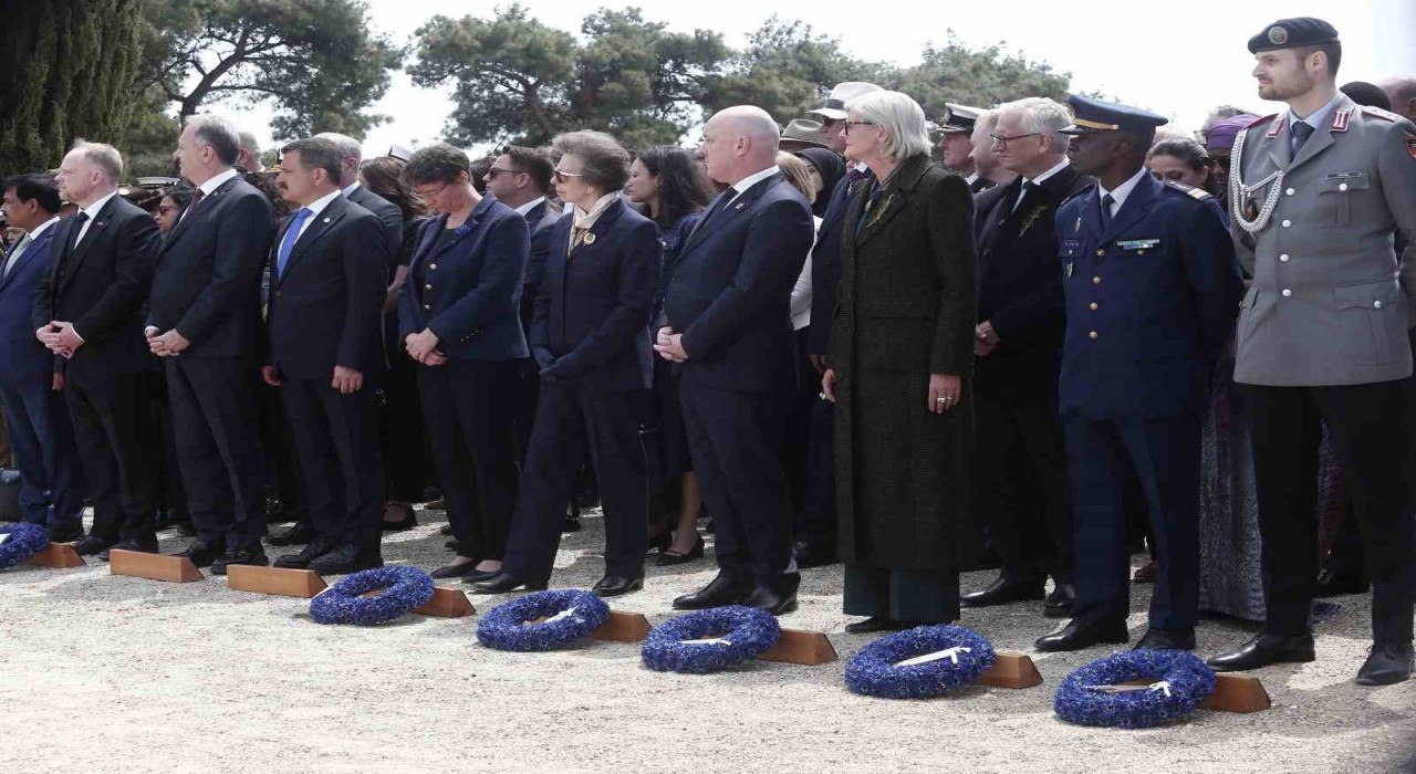 Çanakkale Kara Savaşlarının yıl dönümünde Fransız ve İngiliz anıtlarında tören düzenlendi