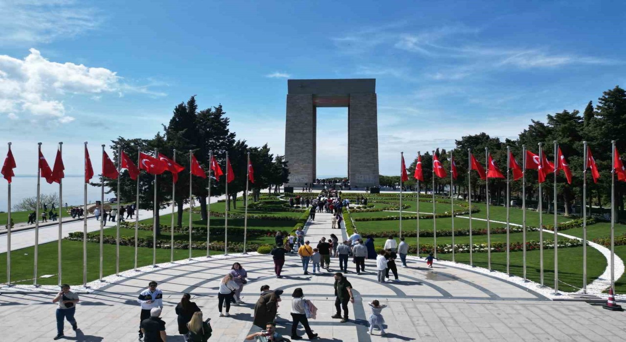 Çanakkale Savaşlarının yaşandığı Tarihi Gelibolu Yarımadasında Ramazan Bayramı yoğunluğu