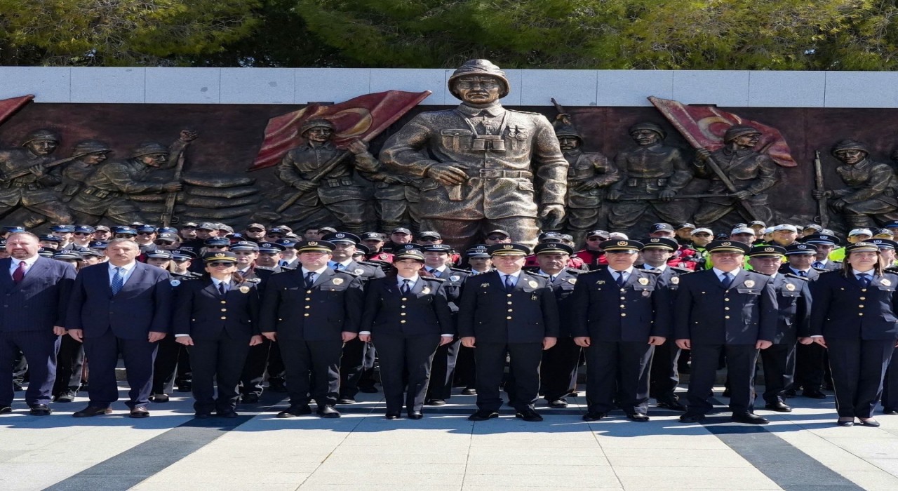 Çanakkalede Polis Haftası sebebiyle Şehitler Abidesi ziyaret edildi