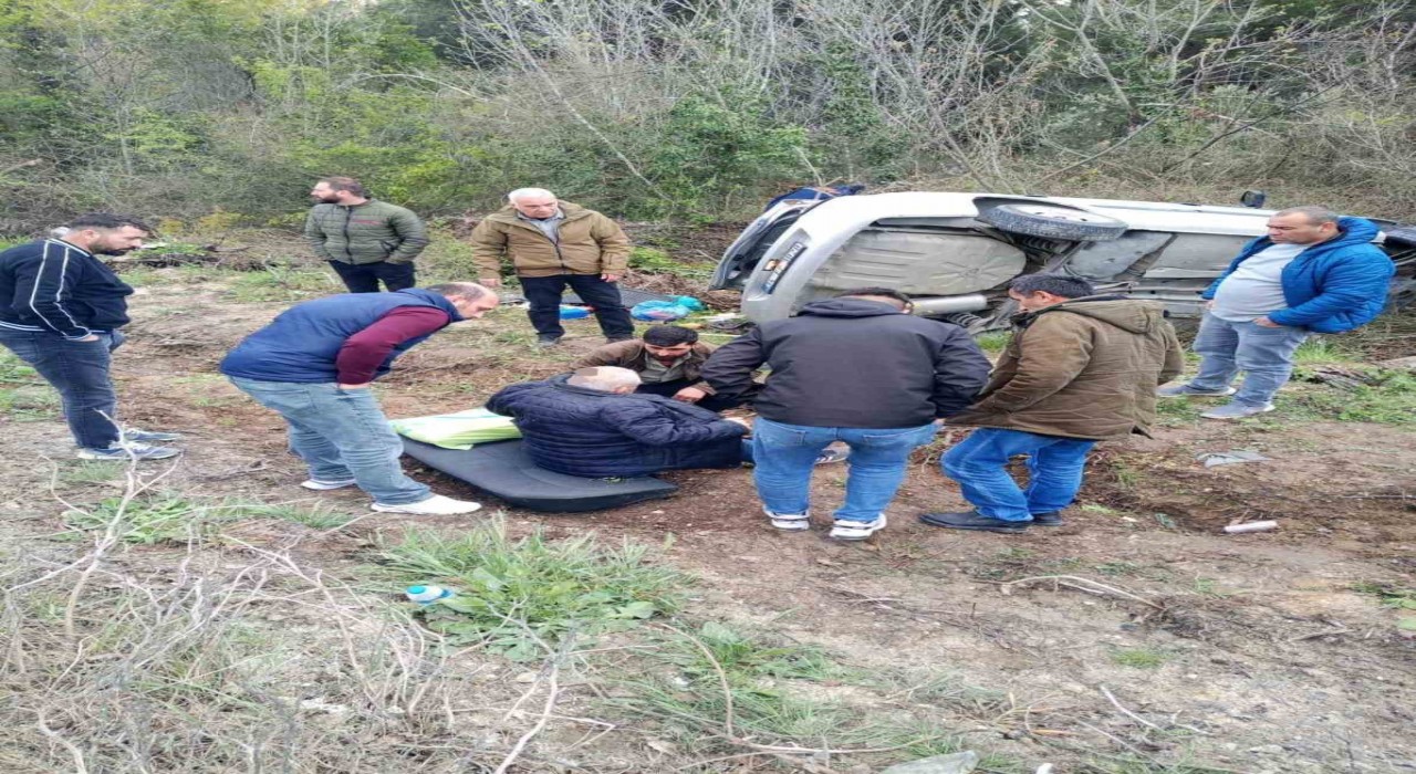 Çatalcada araç ağaca saplandı: 1 yaralı