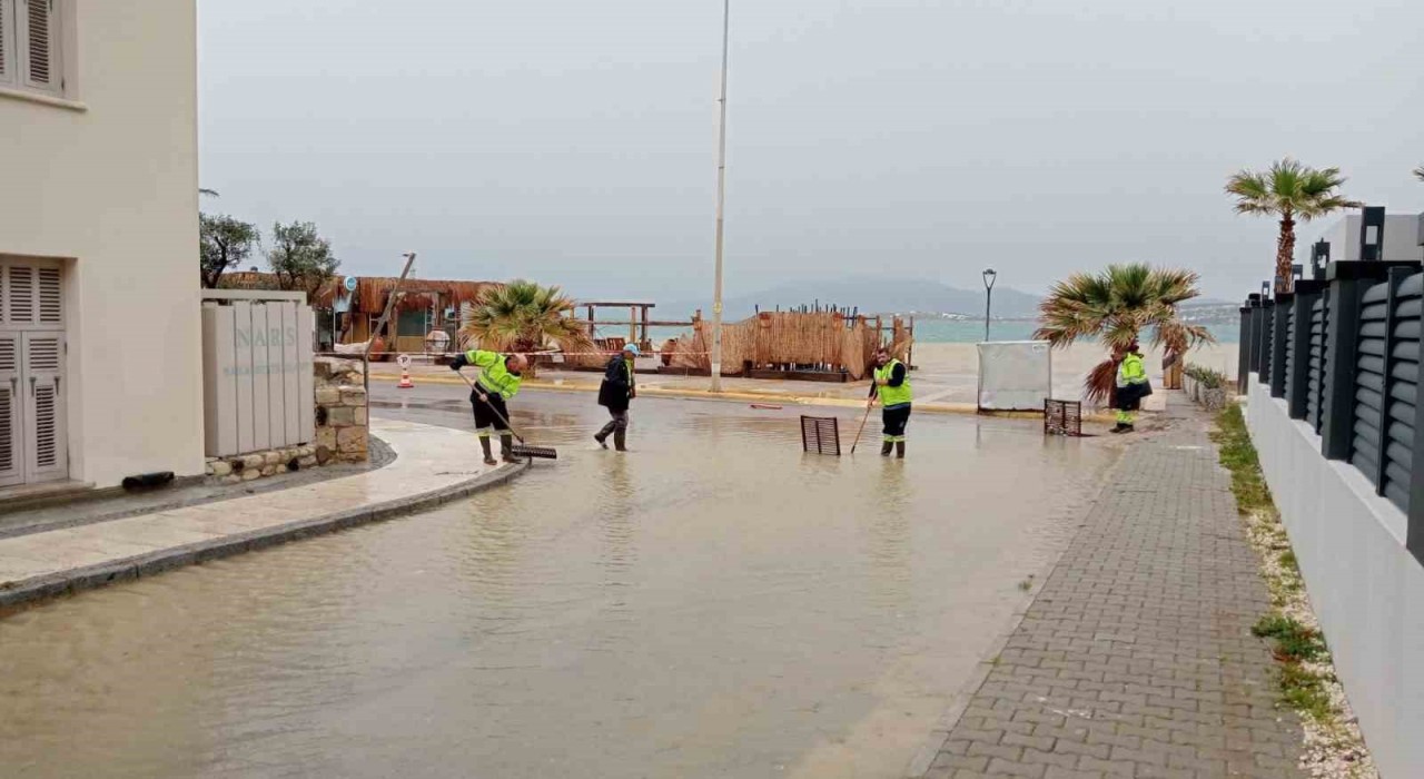 Çeşme, son 24 saatte Türkiyenin en yoğun yağışını aldı