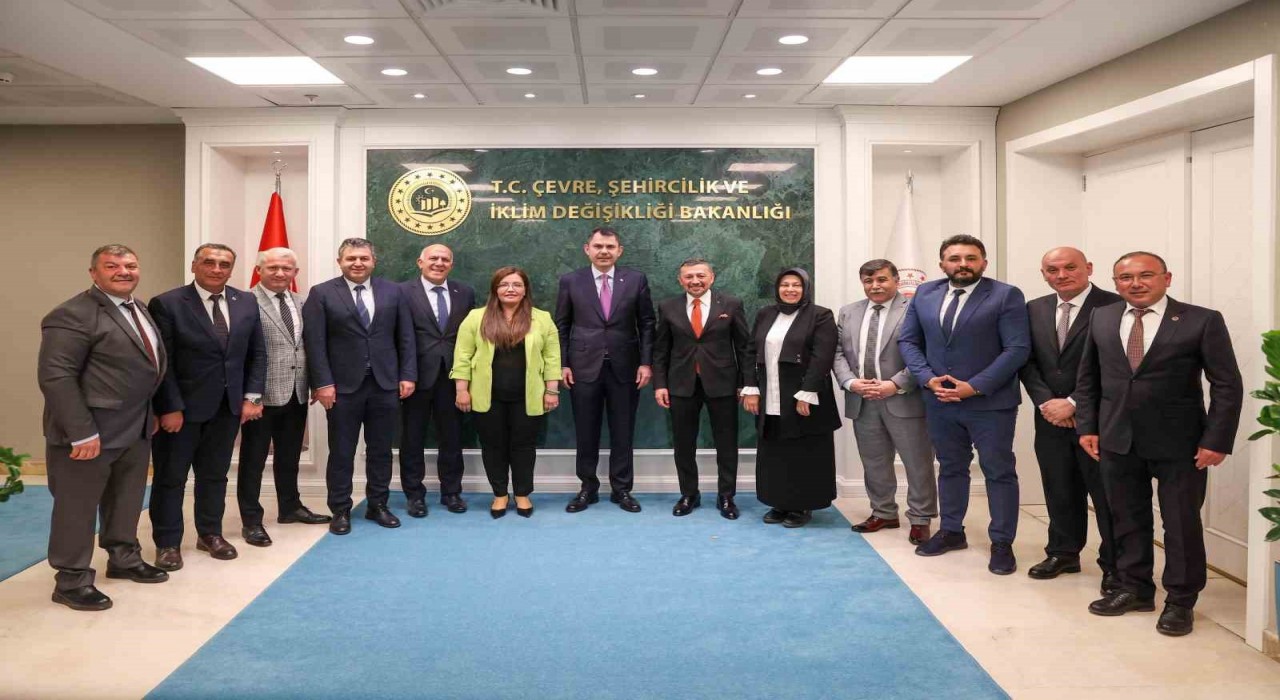 Çevre, Şehircilik ve İklim Değişikliği Bakanlığından Kütahyadaki belediyelere 100 milyon liralık destek