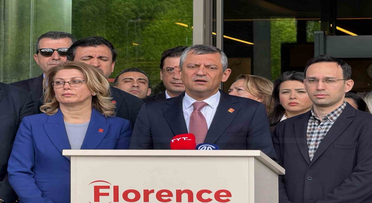 CHP Genel Başkanı Özel, Sırrı Süreyya Önderi hastanede ziyaret etti