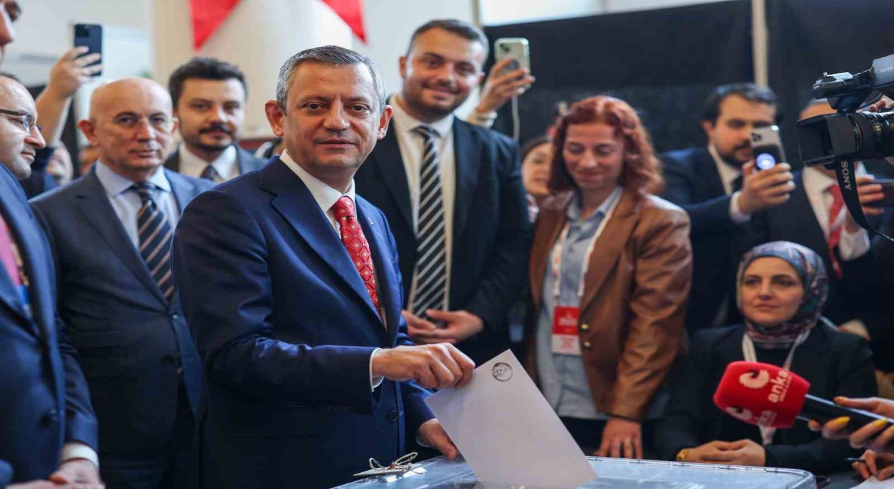 CHP Lideri Özel: Gençlerin umudu için buradayız