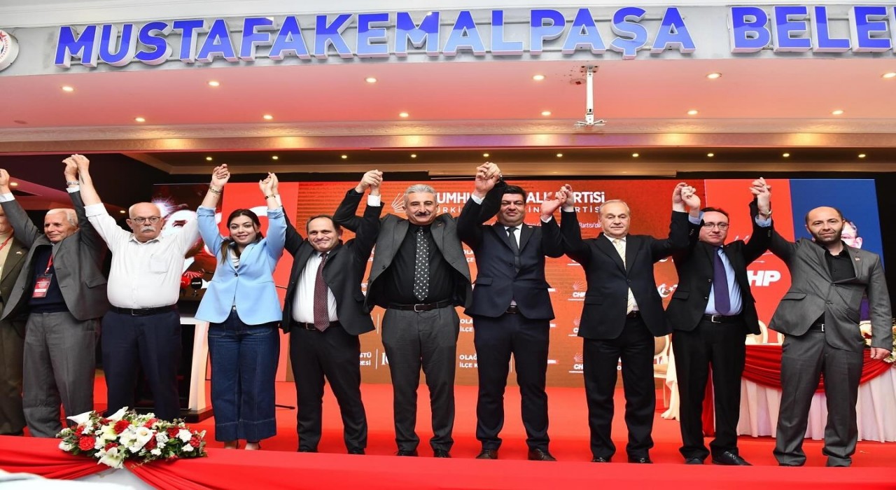 CHP Mustafakemalpaşa İlçe Kongeresinde Gökhan Demir güven tazeledi