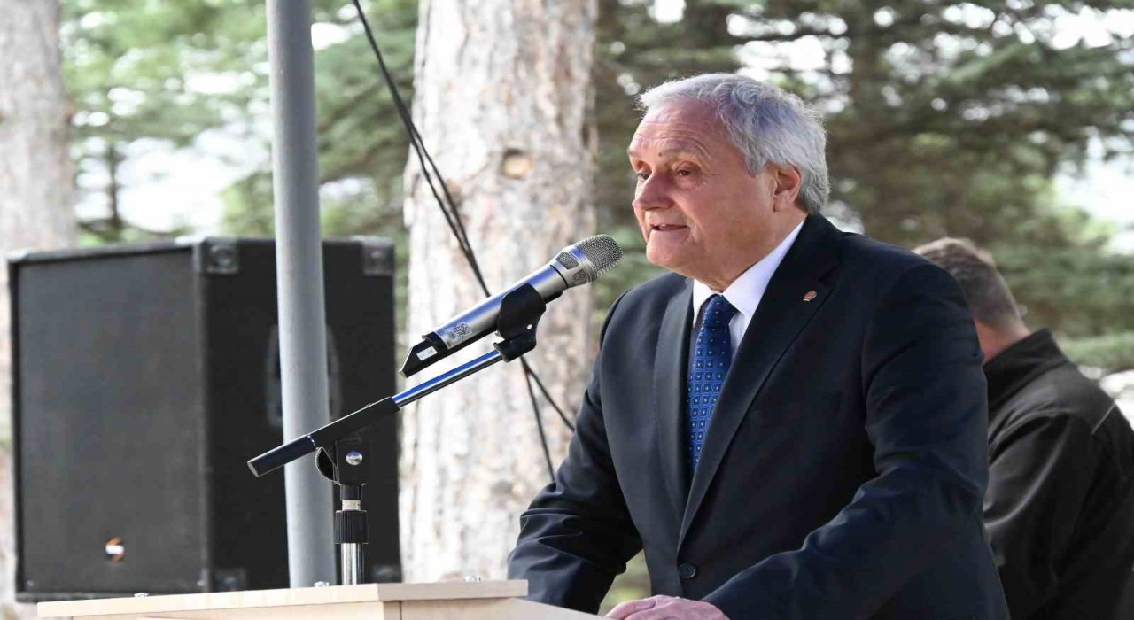 CHPli Başkandan skandal konuşma: Osmanlı yurt topraklarını yabancılara parsel parsel sattı