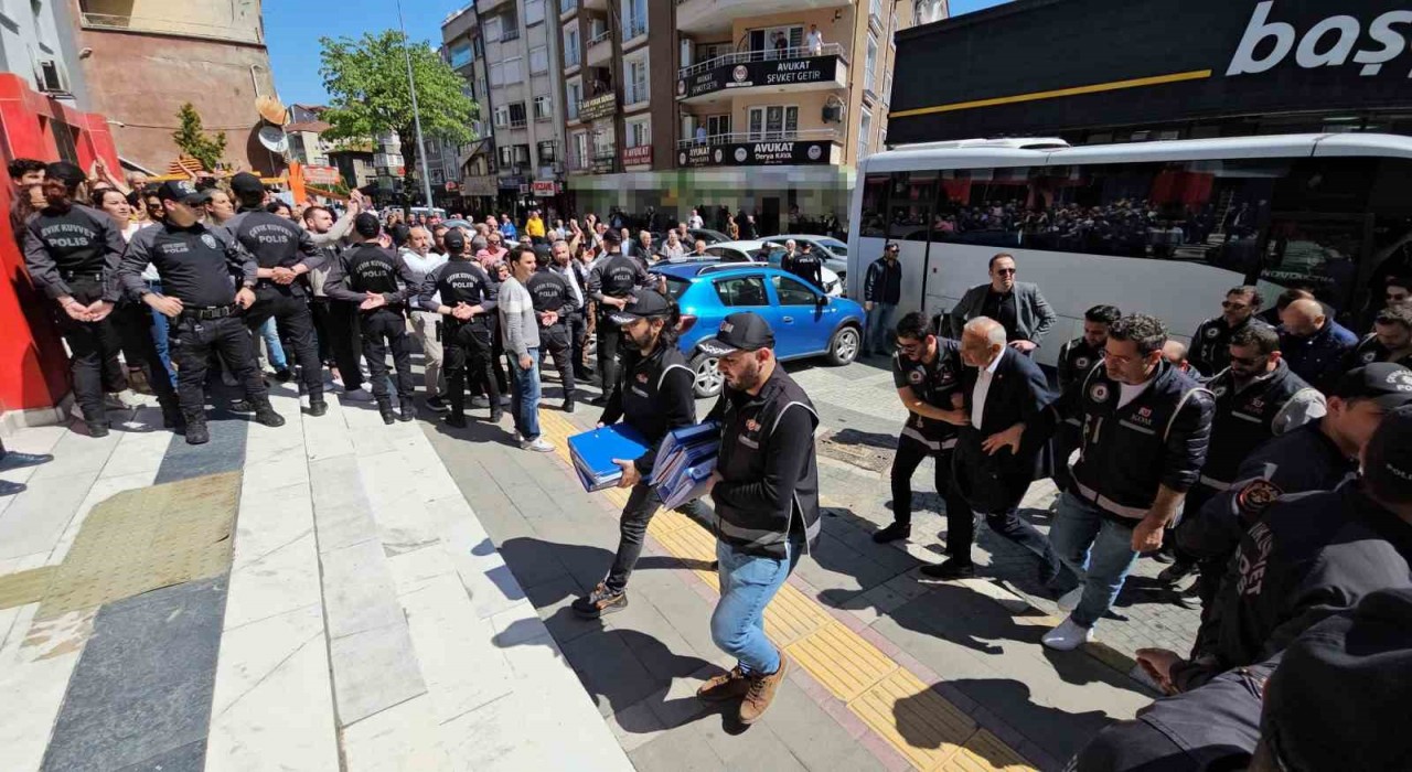 CHPli eski belediye başkanına usulsüzlük soruşturmasında ev hapsi