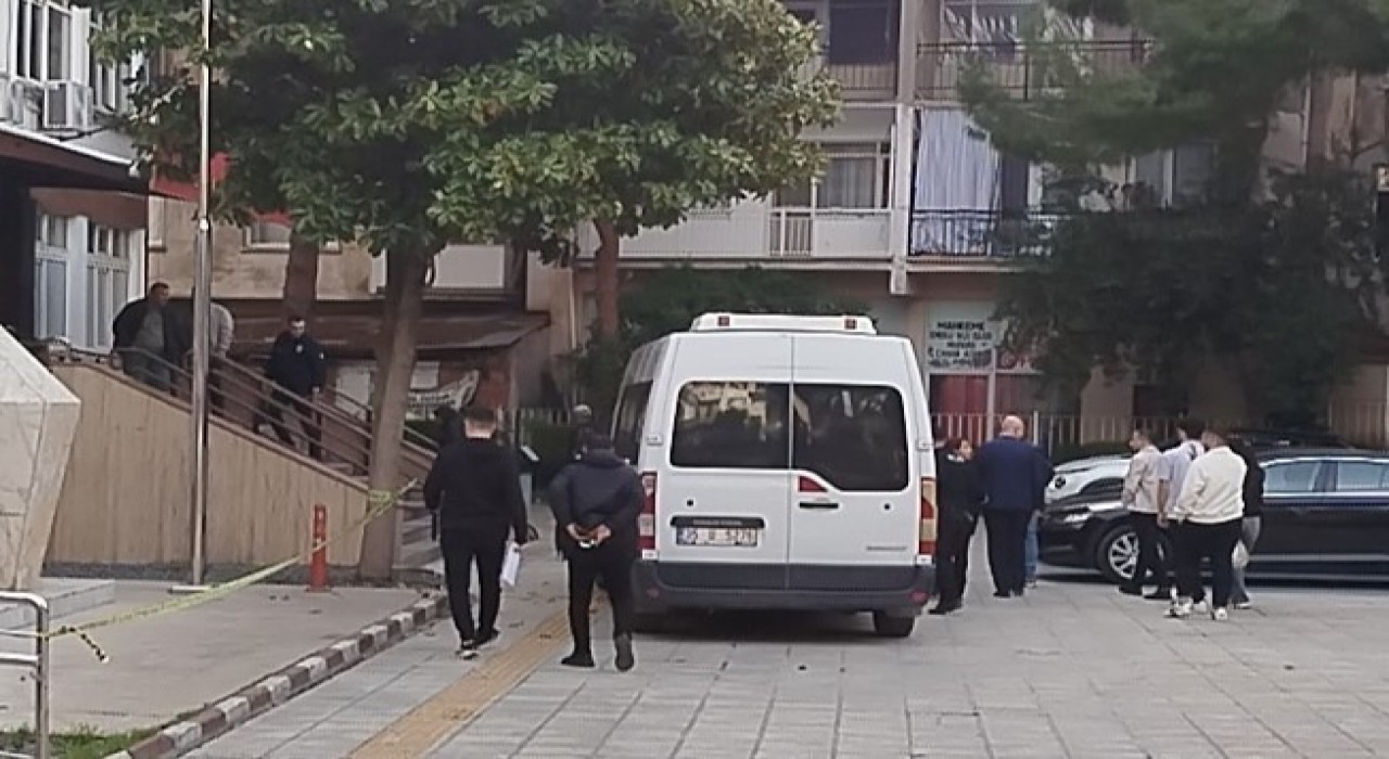 CHPli Kemalpaşa Belediyesine yönelik usulsüzlük operasyonu... Şüpheliler adliyeye sevk edildi