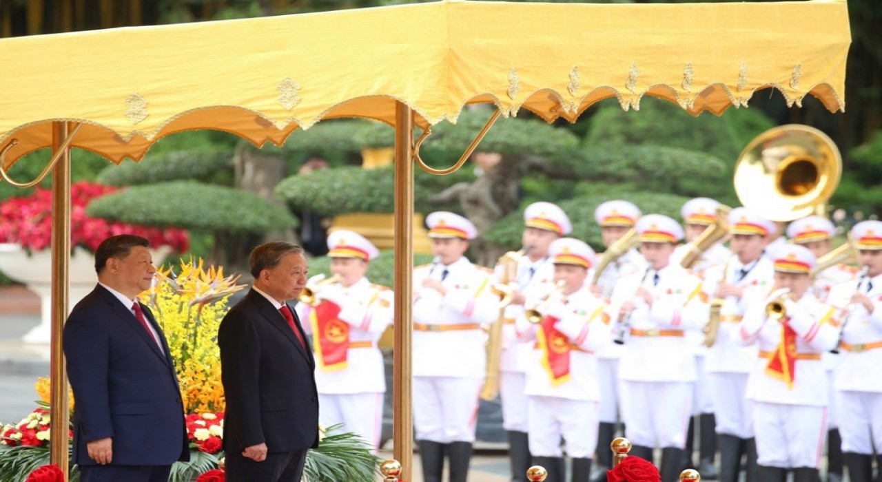 Çin Devlet Başkanı Jinping, Vietnamda resmi törenle karşılandı
