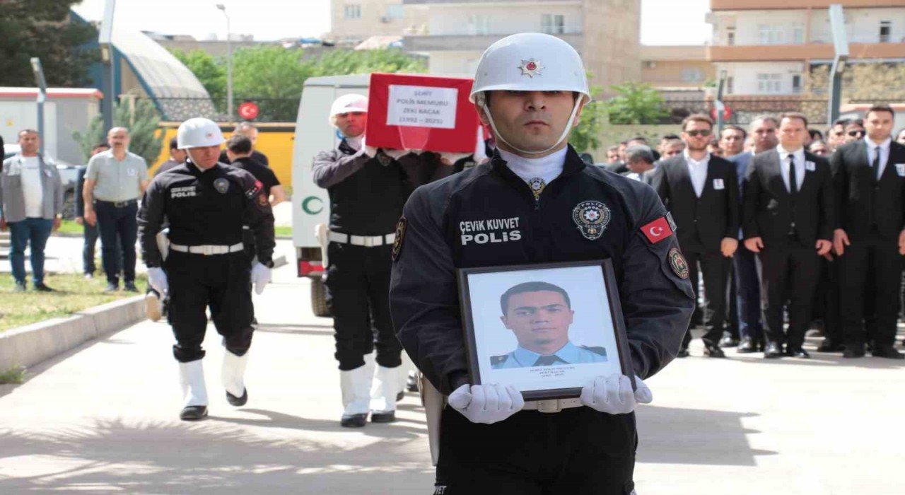 Cizrede trafik kazasında şehit olan polis memuru son yolculuğuna uğurlandı