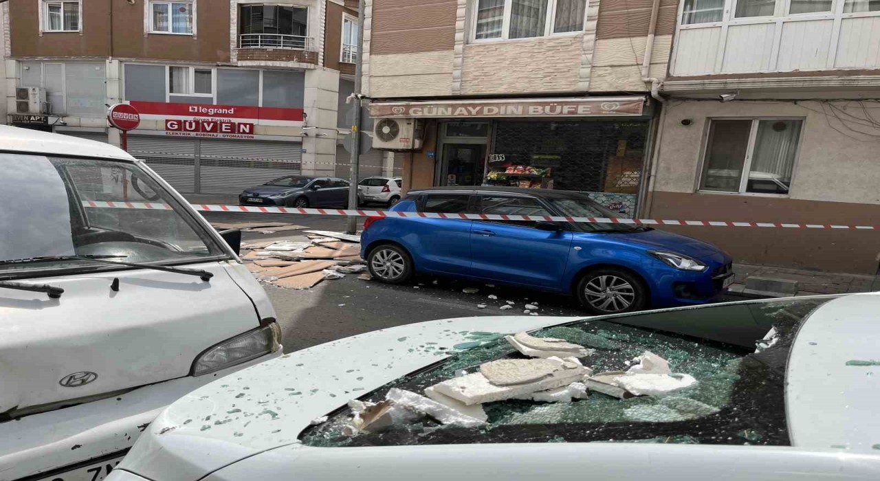 Çorluda binanın dış cephesi çöktü