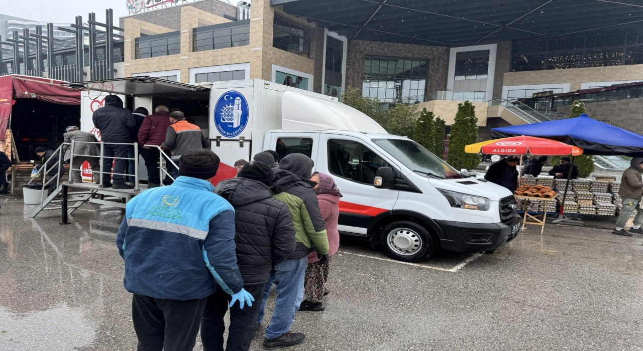 Çorum Belediyesinden içleri ısıtan sıcak çorba ikramı