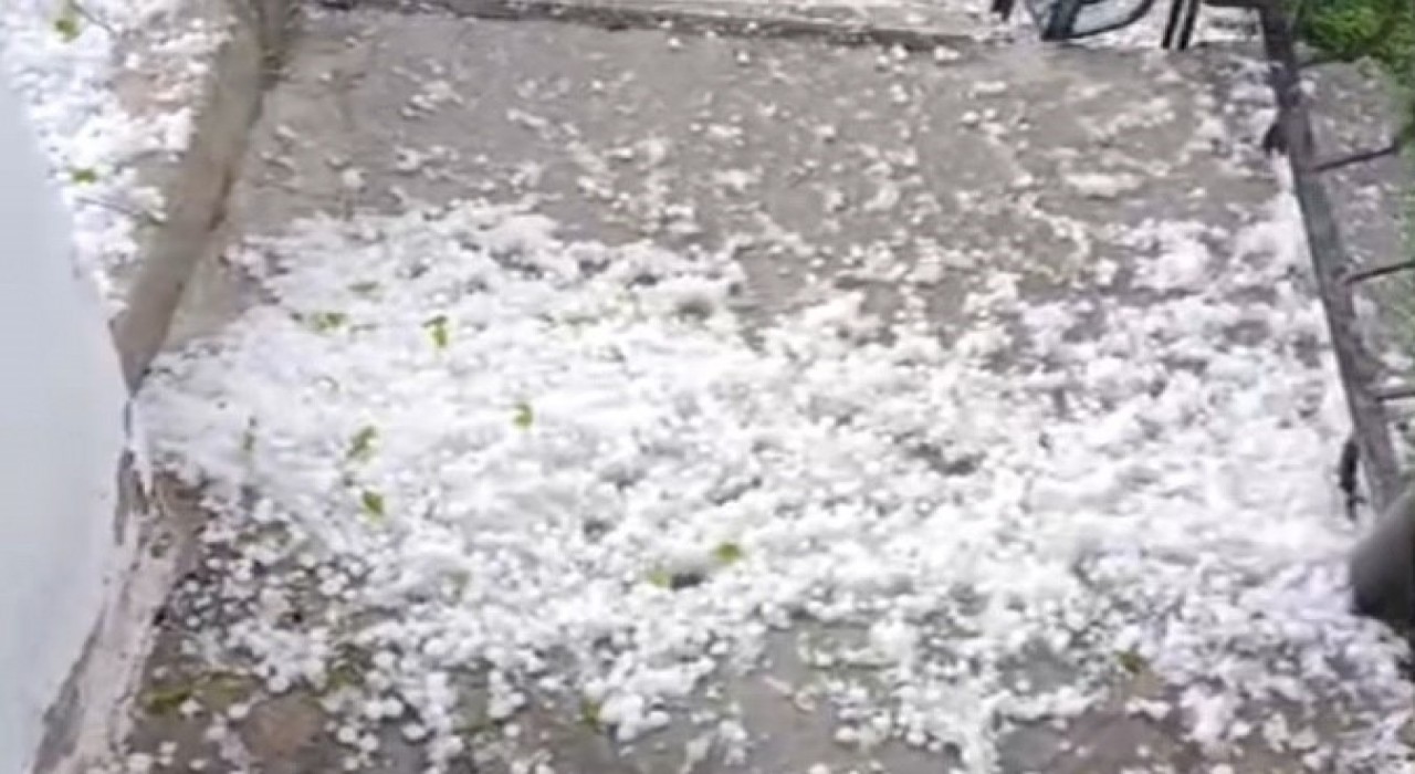 Çorumda dolu yağışı etkili oldu: Tarlalar beyaza büründü