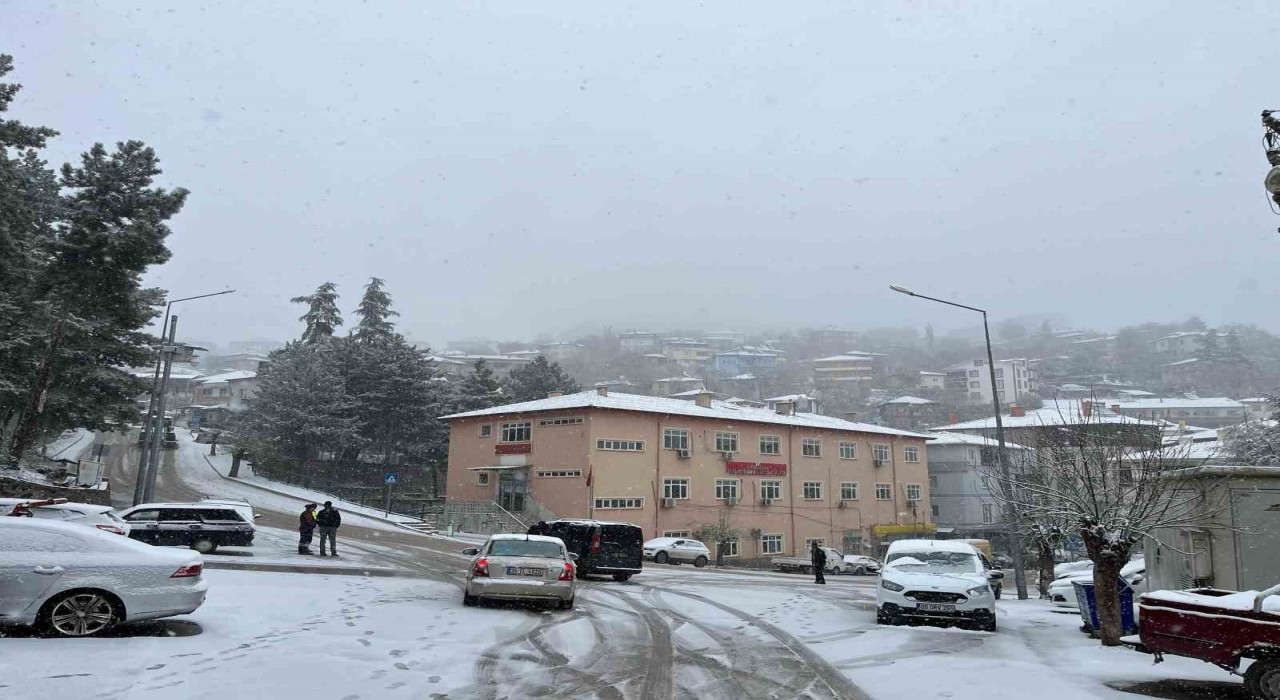 Çorumda kar yağışı etkili oluyor