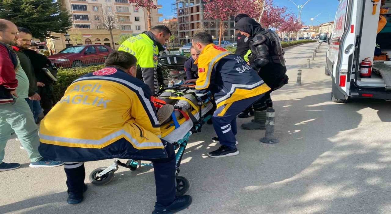 Çorumda otomobil ile motosiklet çarpıştı: 1 yaralı