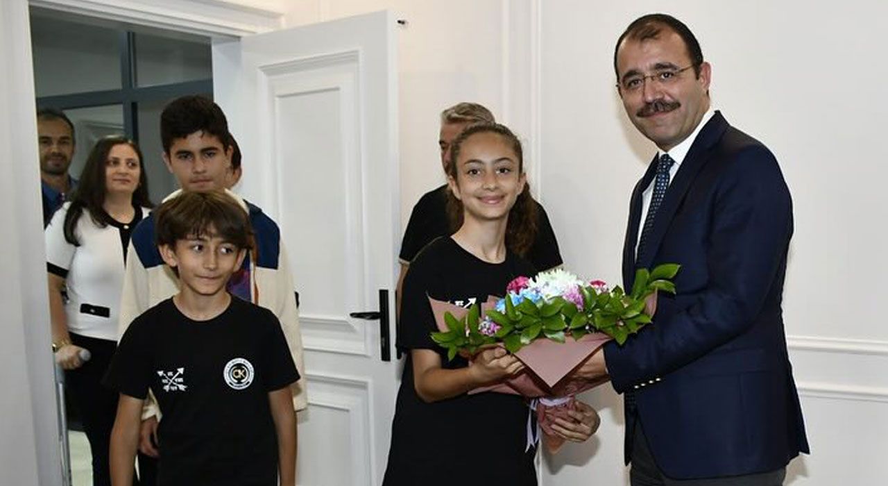 Çukurova Okulları Öğrencileri Kaymakam Erdinç Dolu’yu Ziyaret Etti