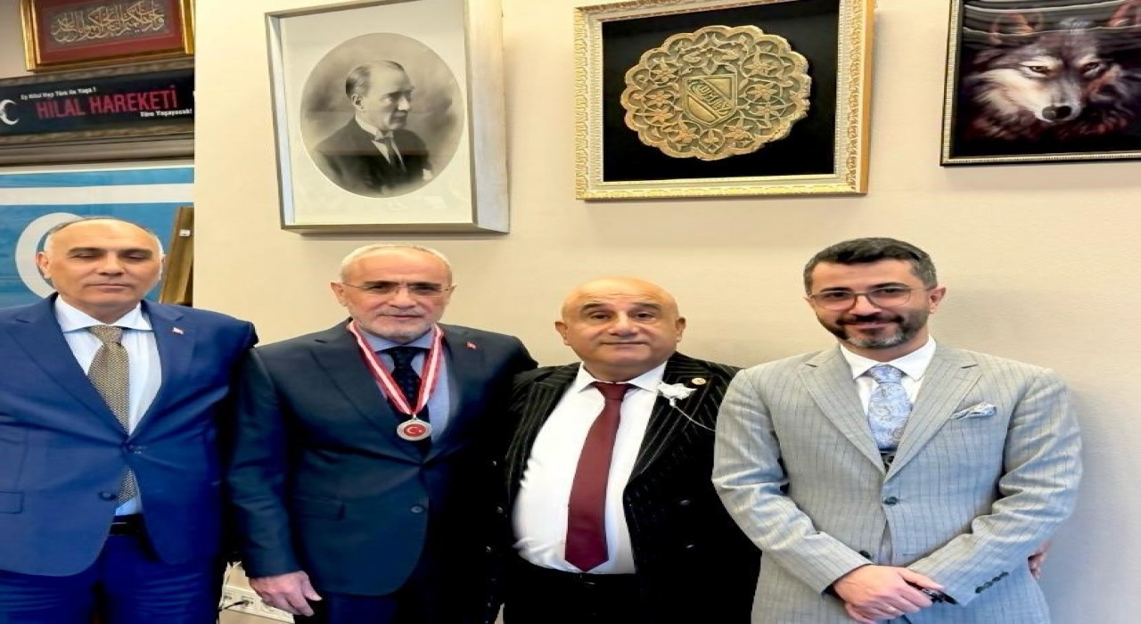 Cumhurbaşkanı Başdanışmanı Topçuya Tüketici Dostu Altın Madalyası