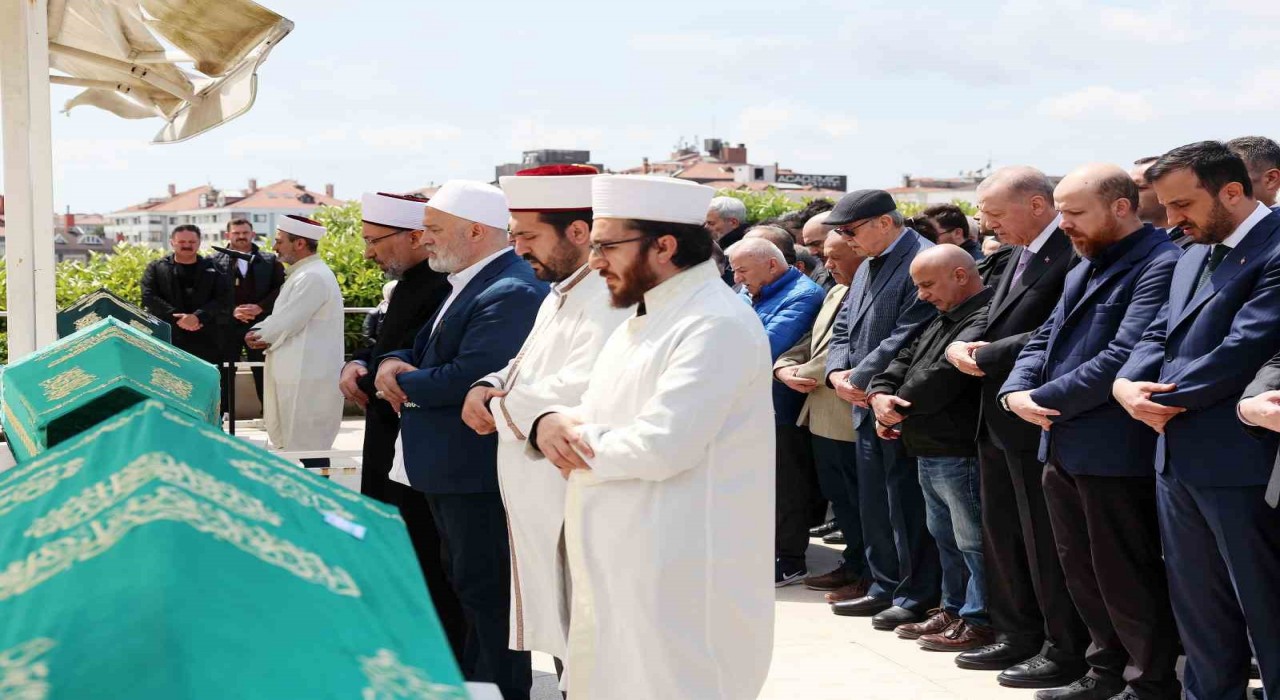 Cumhurbaşkanı Erdoğan, Arapça öğretmeni Ahmet Karamanın cenaze namazına katıldı