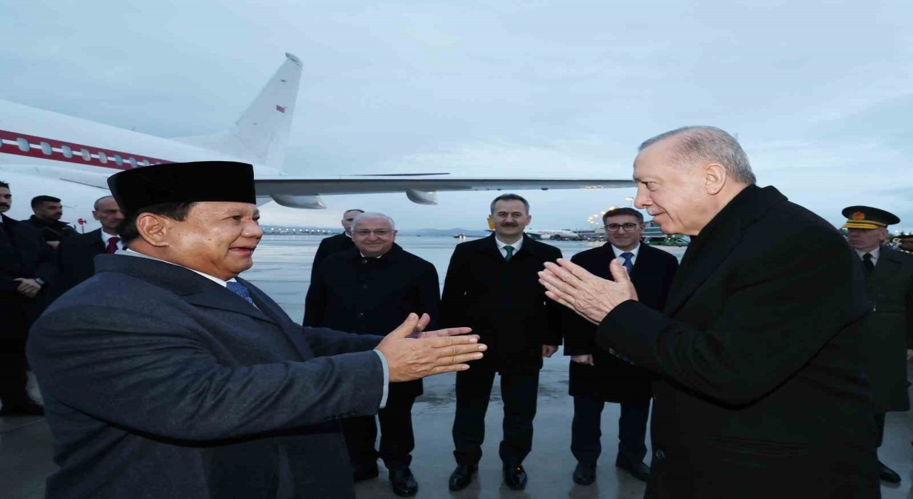 Cumhurbaşkanı Erdoğan, Endonezya Cumhurbaşkanı Subiantoyu havalimanında karşıladı