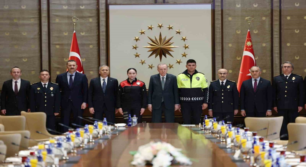 Cumhurbaşkanı Erdoğan, İçişleri Bakanı Yerlikaya ve beraberindeki Türk Polis Teşkilatı heyetini kabul etti.