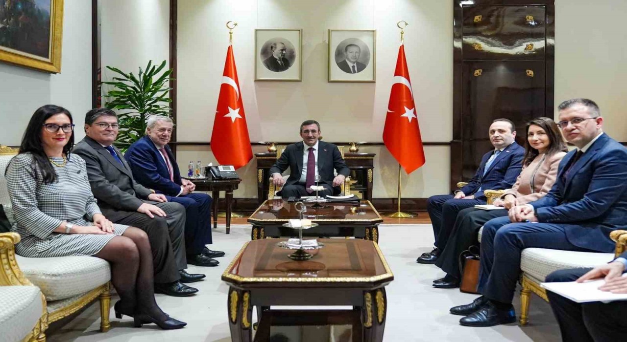 Cumhurbaşkanı Yardımcısı Yılmaz, Şili Dışişleri Bakanı Klaveren ile görüştü