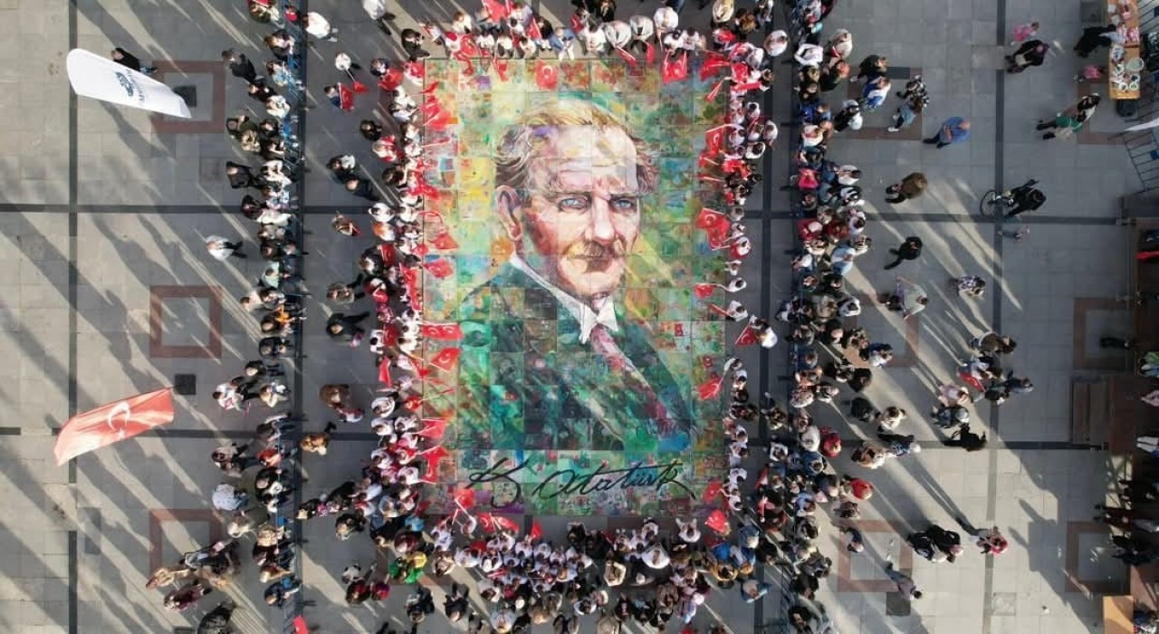 Cumhuriyet Meydanında sanatla Atatürk sevgisi buluştu