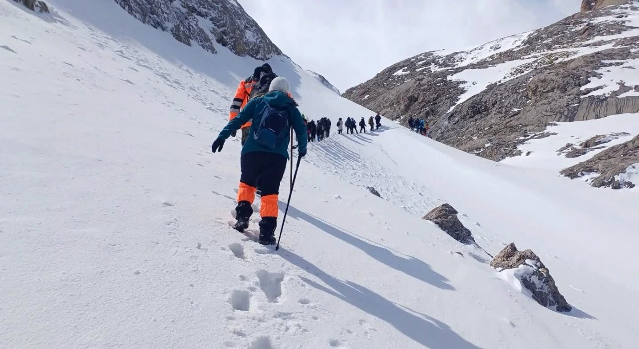 Dağcılar Bolkar Dağlarında zirve yaptı