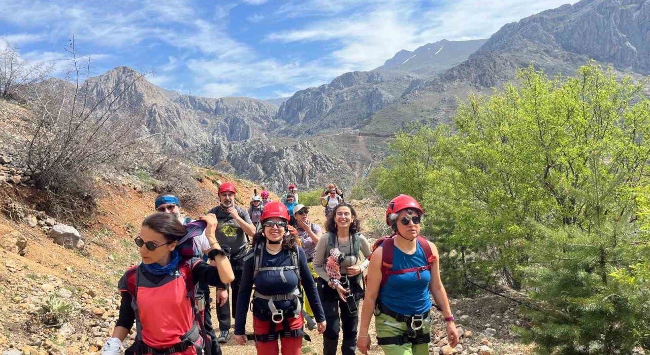 Dağcılar Kemaliyede via ferrata parkuruna tırmandı