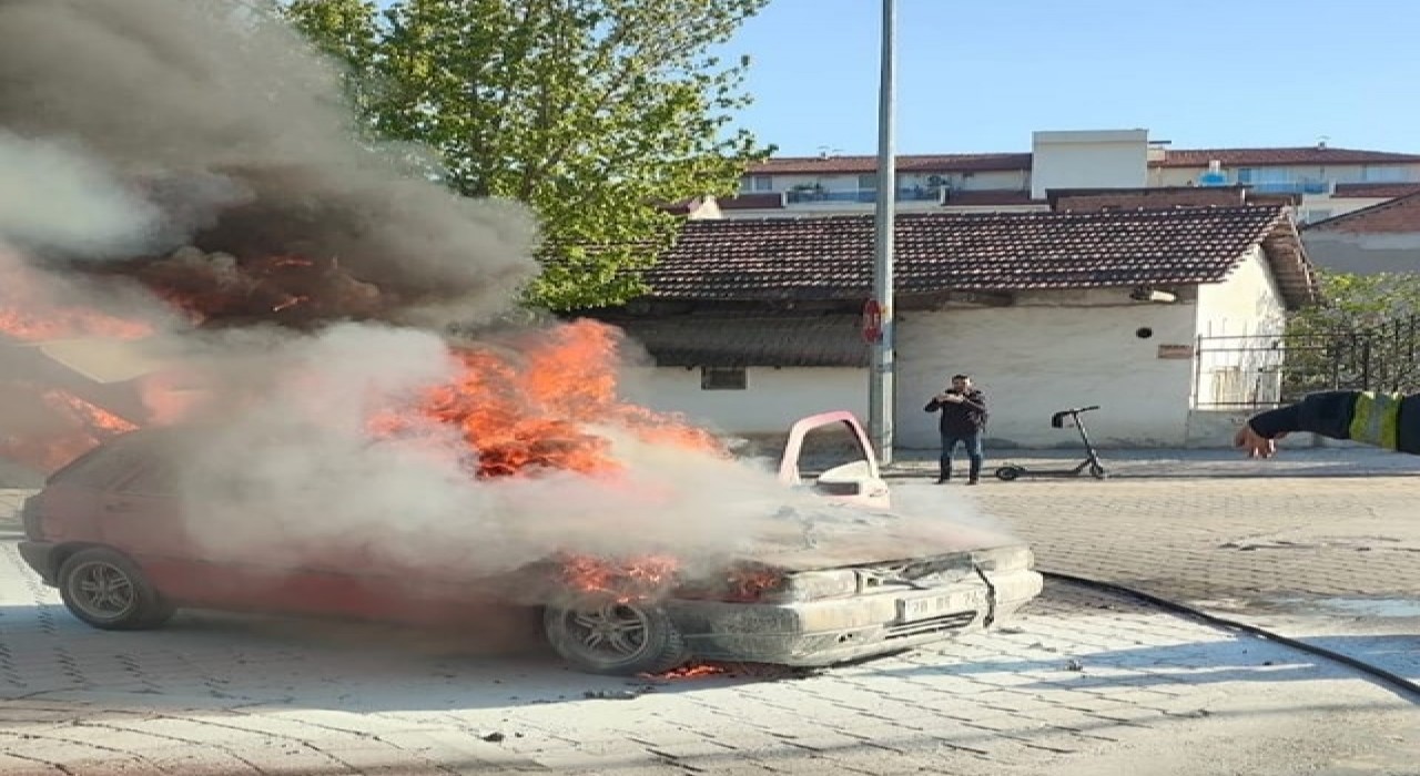 Denizlide bakımdan çıkan otomobil alev topuna döndü