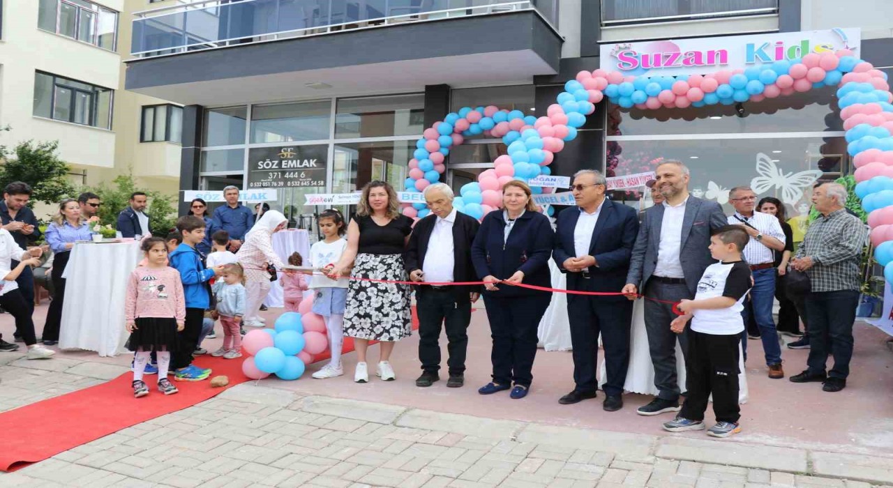 Denizlide çocuk giyim modasının yeni buluşma noktası Suzan Kids hizmete açıldı