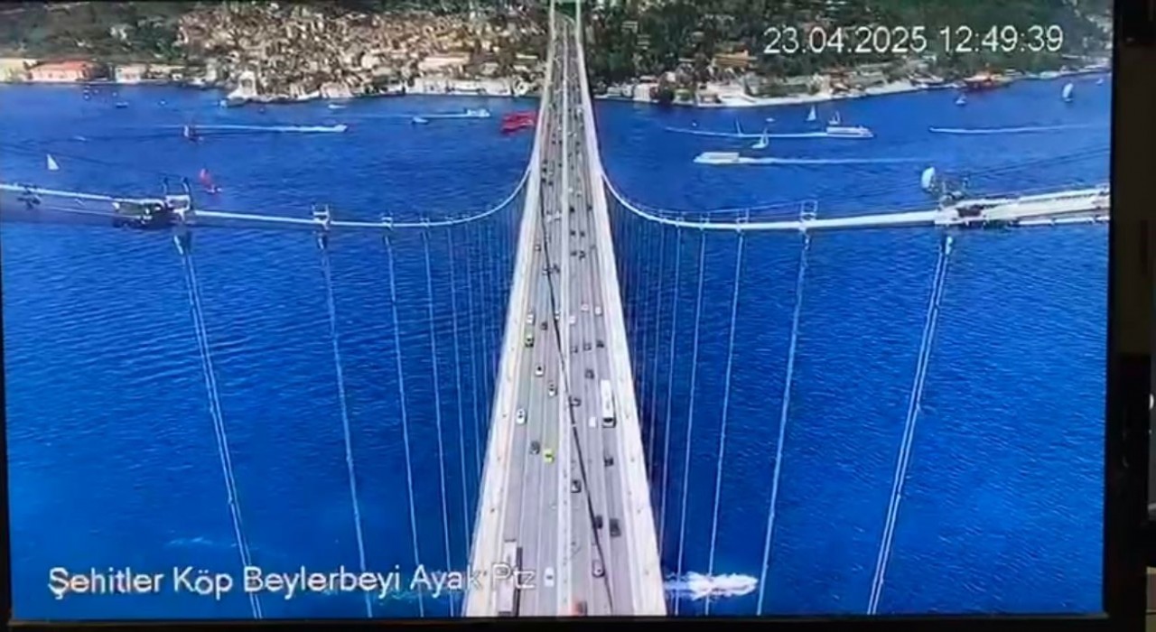 Deprem anı 15 Temmuz Şehitler Köprüsünün kamerasına yansıdı