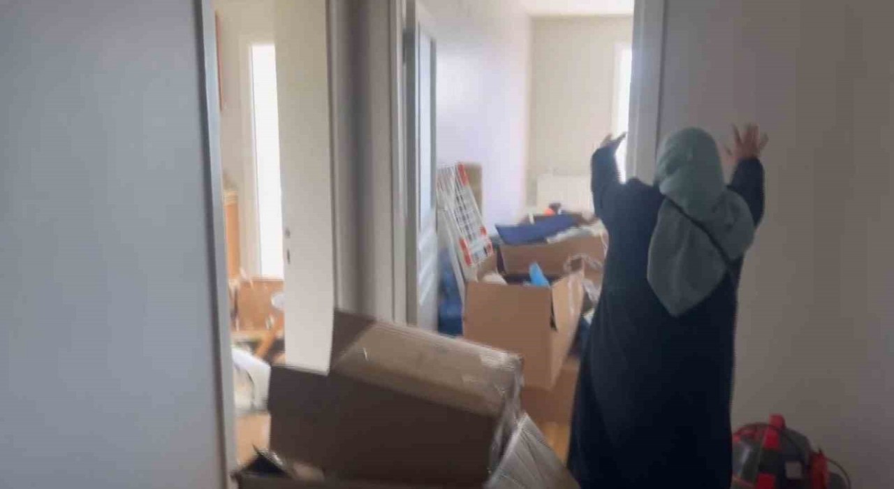 Depreme yeni taşındığı evinde yakalandı, böyle savruldu