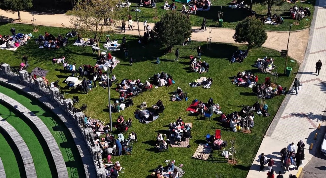 Depremin ardından vatandaşlar Pendik Korusuna akın etti