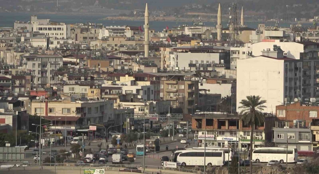 Depremle birlikte kira fiyatlarının tavan yaptığı İskenderunda Suriyelilerin dönüşü ve afet konutlarının teslimi fiyatları düşürmeye başladı