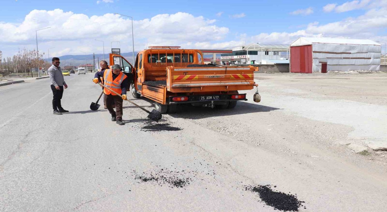 Diyadinde karayollarında yama çalışması